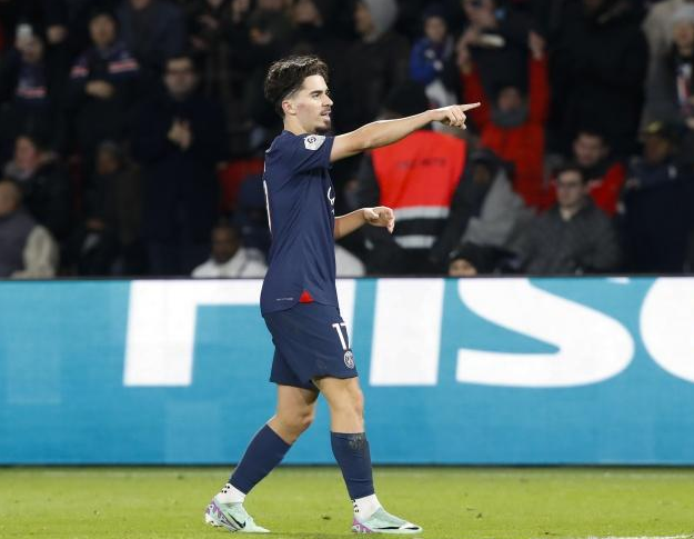 依旧有几位 依旧有几位